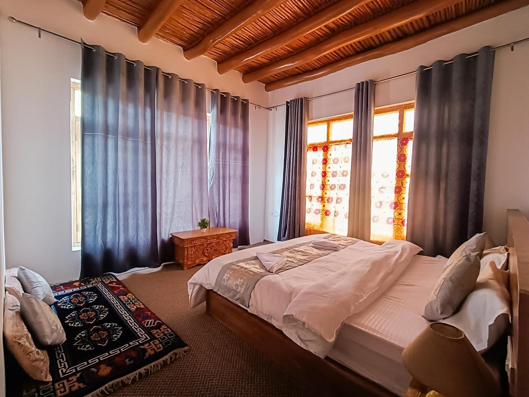 Traveller Nest Hotel Deskit Екстериор снимка