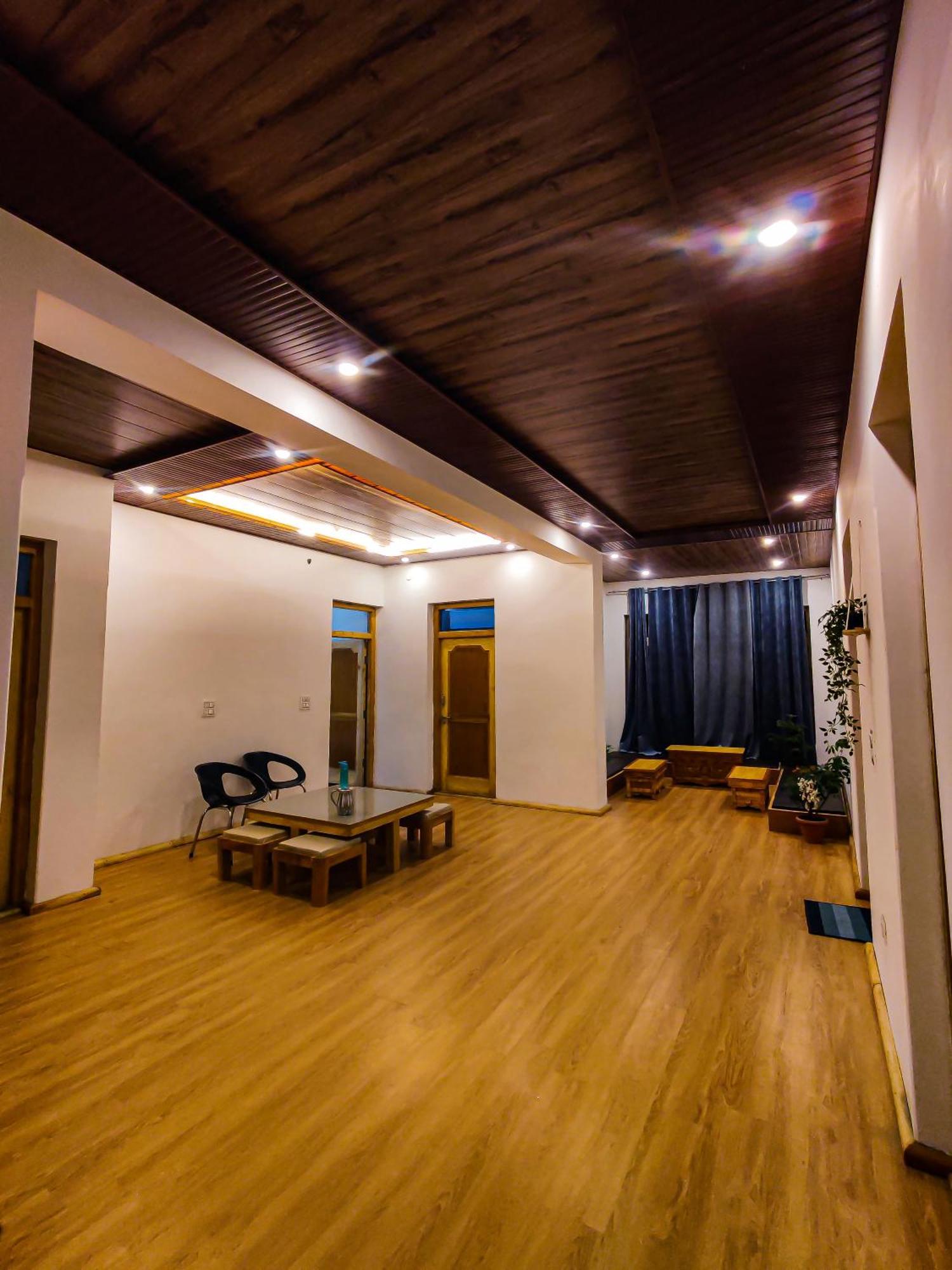 Traveller Nest Hotel Deskit Екстериор снимка
