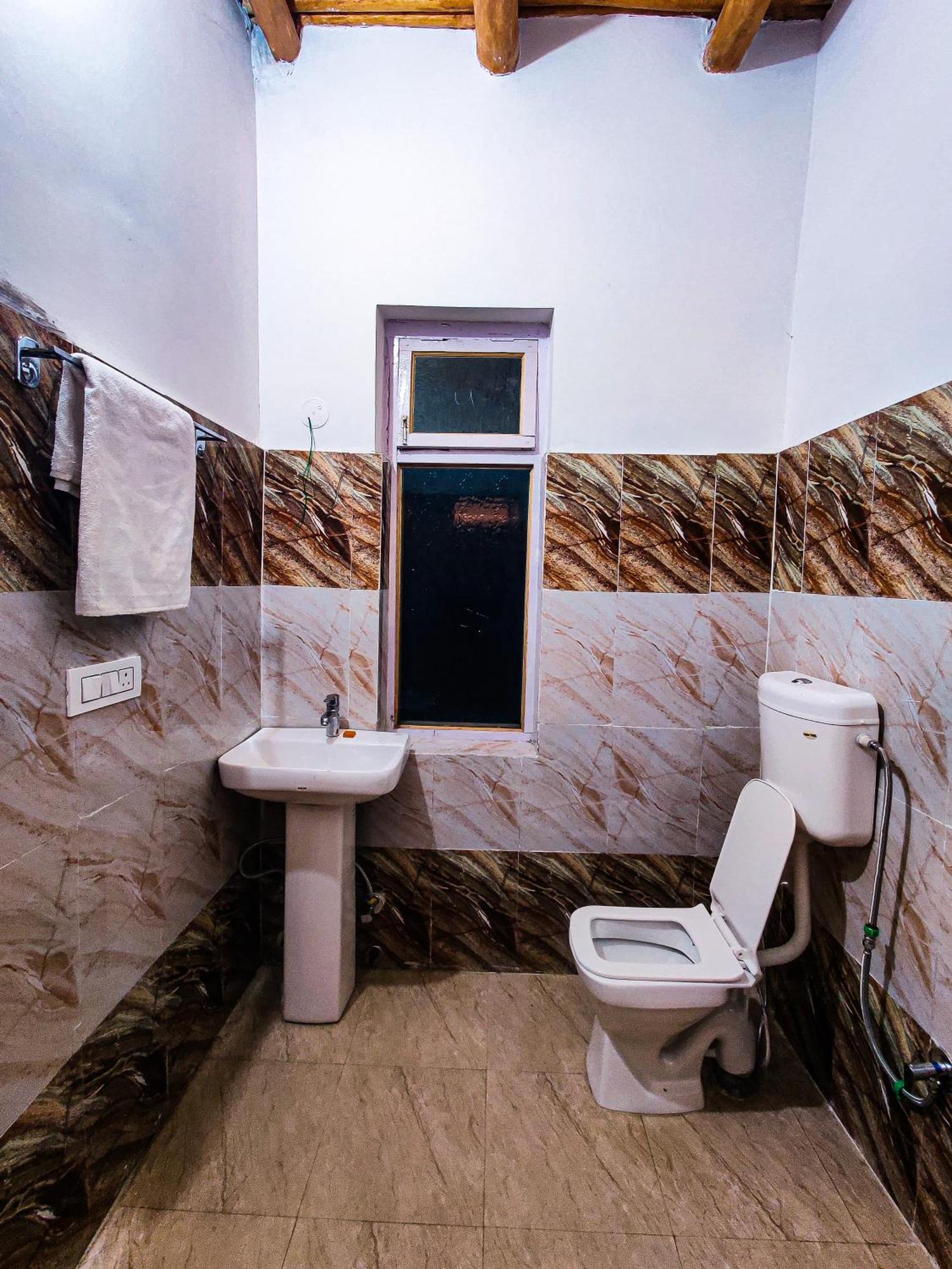Traveller Nest Hotel Deskit Екстериор снимка