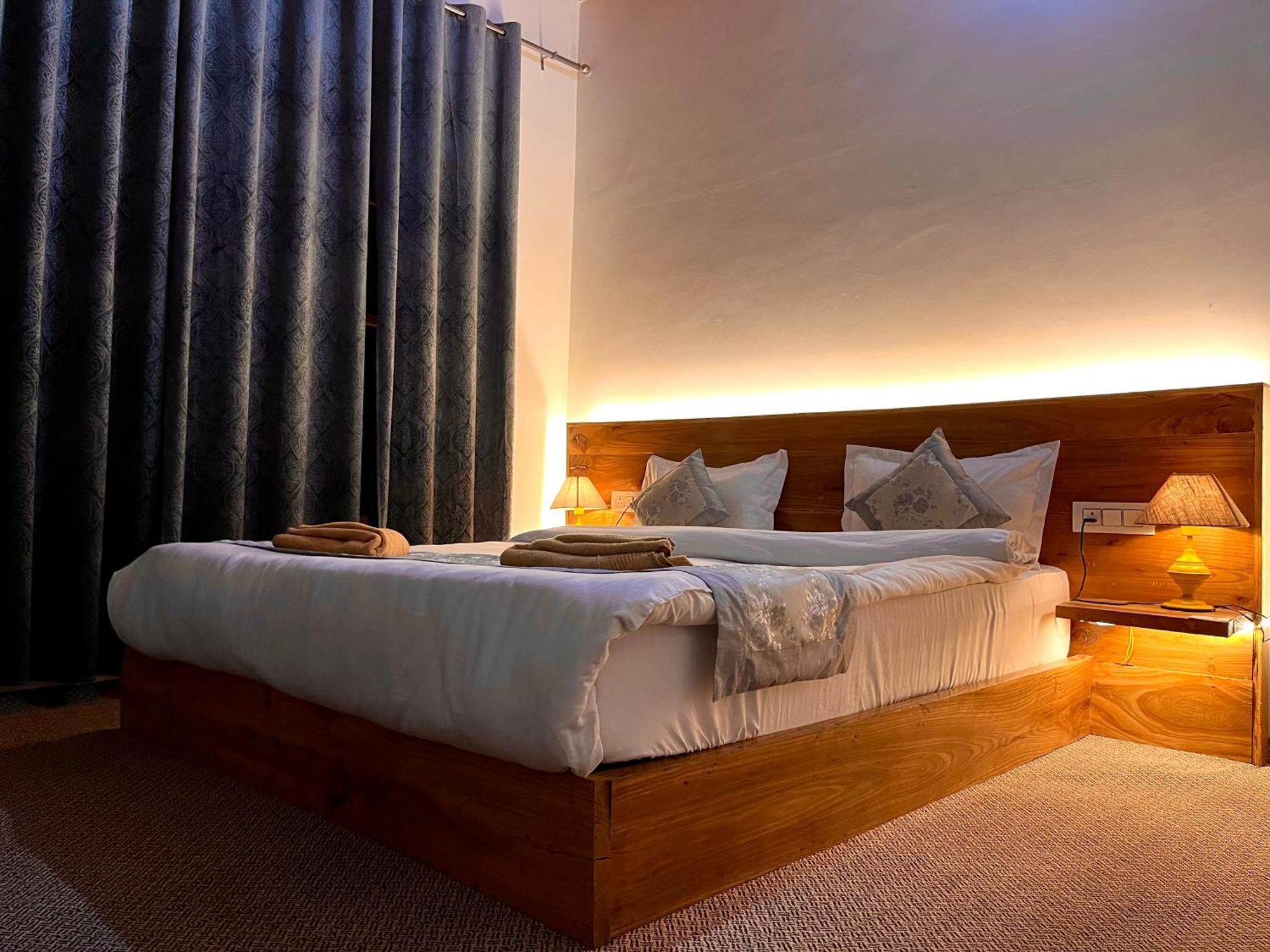 Traveller Nest Hotel Deskit Екстериор снимка