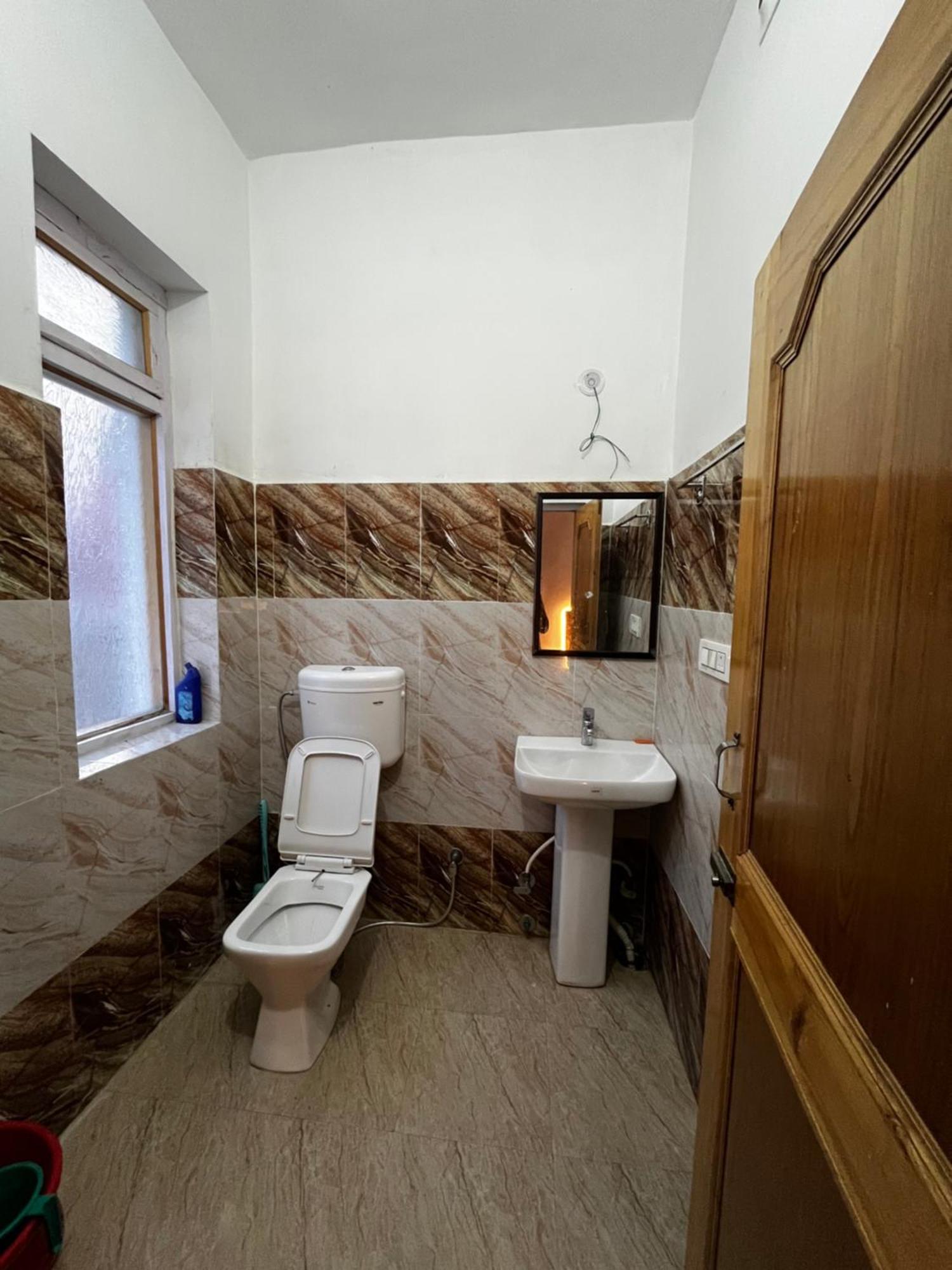 Traveller Nest Hotel Deskit Екстериор снимка